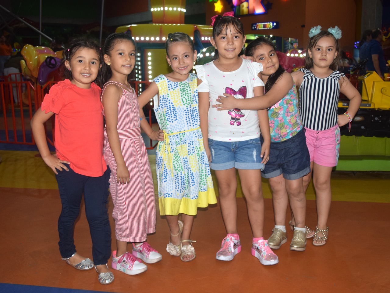 Catalina Poveda, Juliana Sánchez, María Villota, la cumpleañera, Guadalupe Ángel y Salome Mosquera.